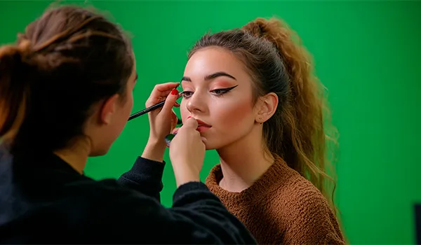 Перманентные стрелки с растушевкой для нависших век